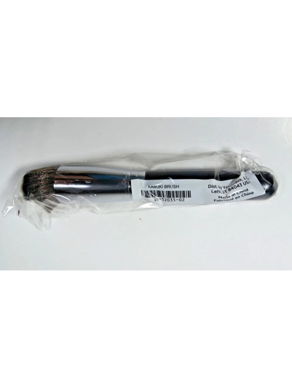 Younique Kabuki Brush Brand New in Package Makeup applicator Beauty Brush